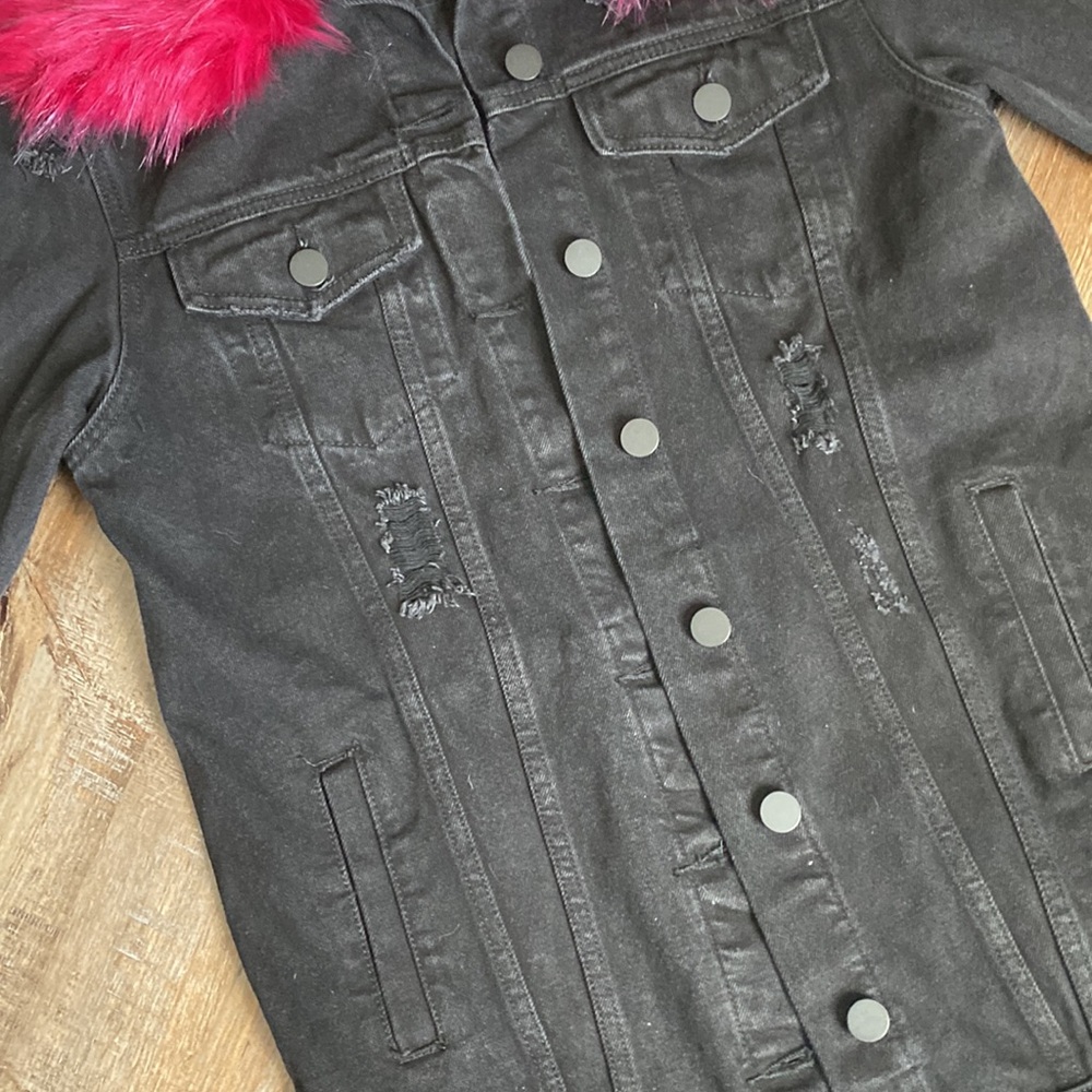 FASHION NOVA Long Distressed Denim Jacket w/ Faux Fur Collar - Picture 4 of 6